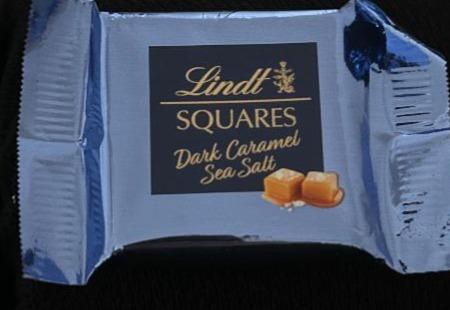 Fotografie - Squares dark caramel sea salt Lindt