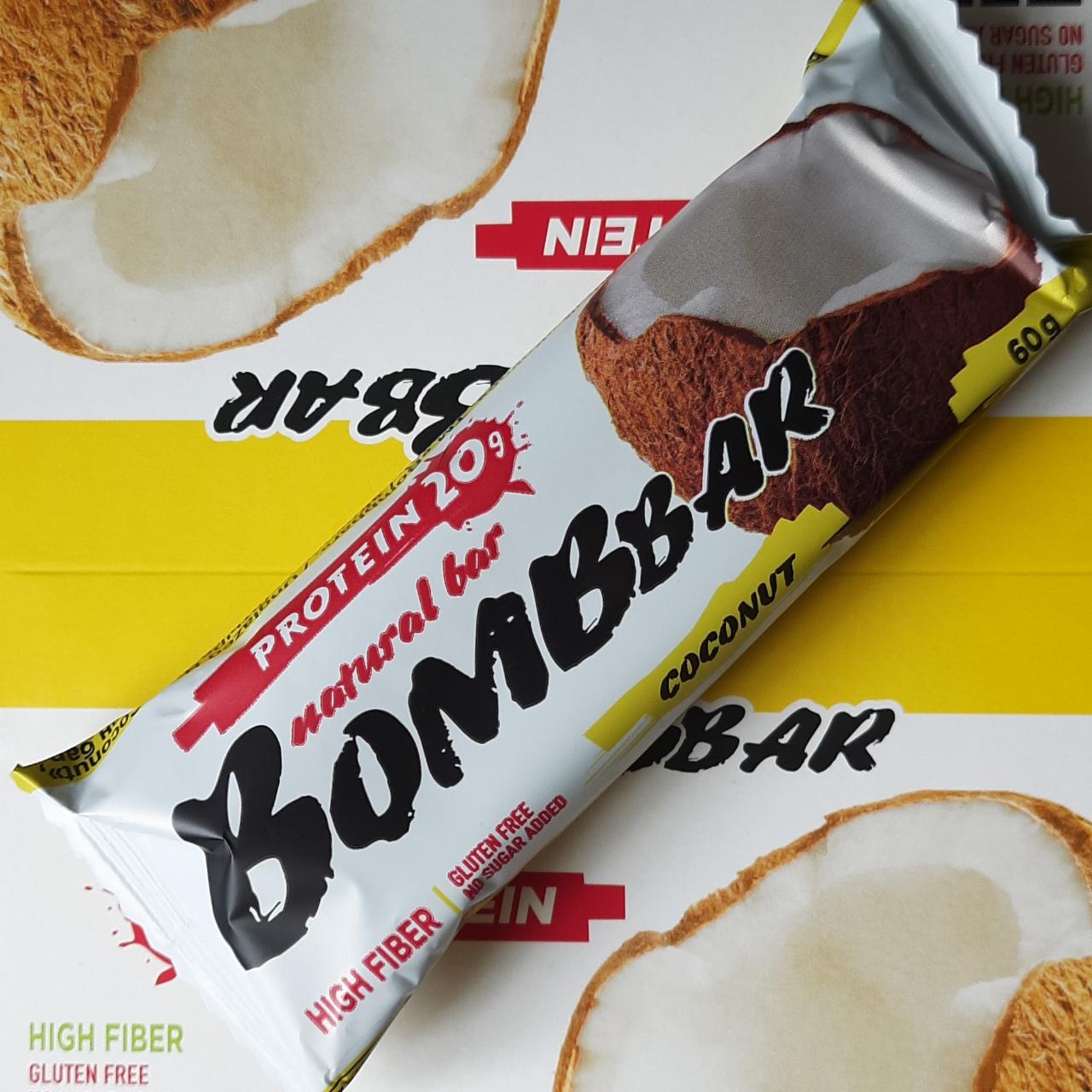 Fotografie - Bombbar proteinová tyčinka kokos