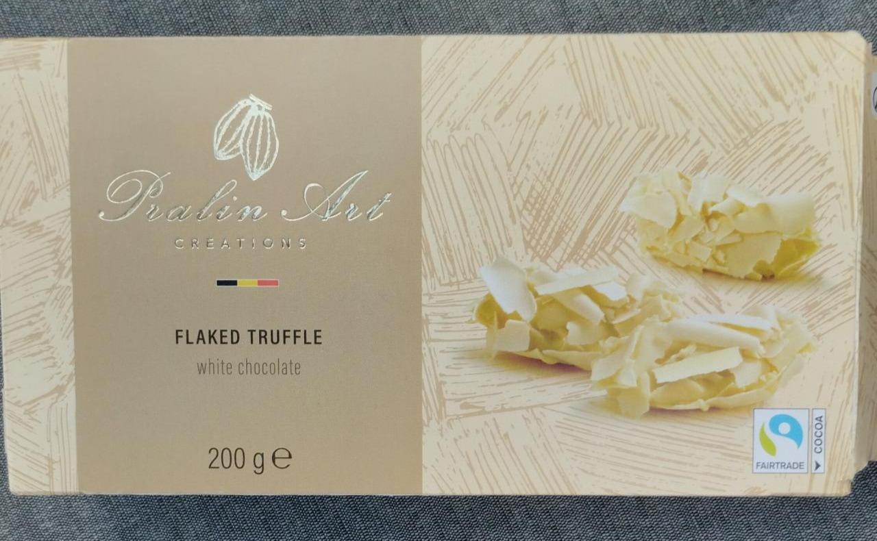 Fotografie - Pralin art flaked truffle white chocolate Hamlet