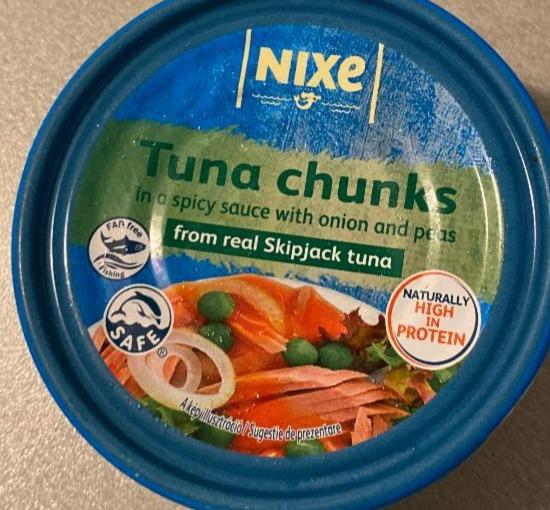 Fotografie - Tuna chunks in a spicy sauce with oninon and peas from real skipjack tuna Nixe