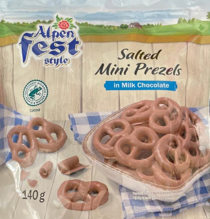 Fotografie - Salted Mini Prezels in milk chocolate Alpen fest style