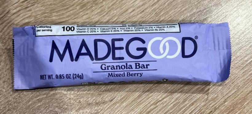 Fotografie - Granola bar mixed berry MadeGood