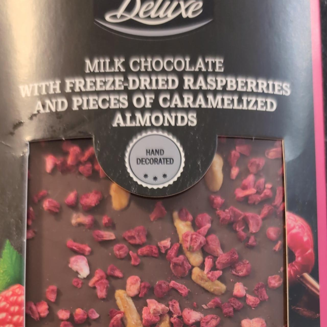 Fotografie - Milk chocolate with freeze-dried raspberries and pieces of caramelized almonds Deluxe